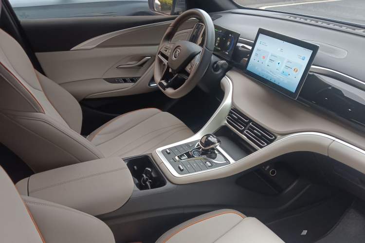 Used BYD Song Pro New Energy 2024 HONOR Edition DM-i 71KM Navigation Model Interior 2