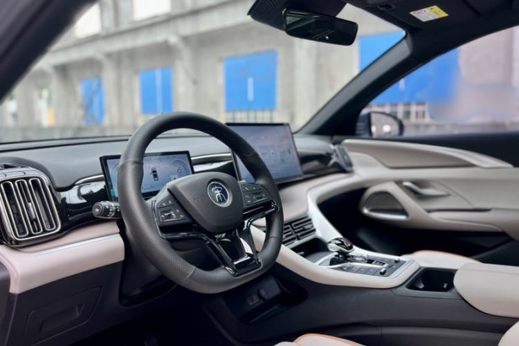 Used BYD Song Pro New Energy 2024 HONOR Edition DM-i 110KM Beyond Model Interior 3