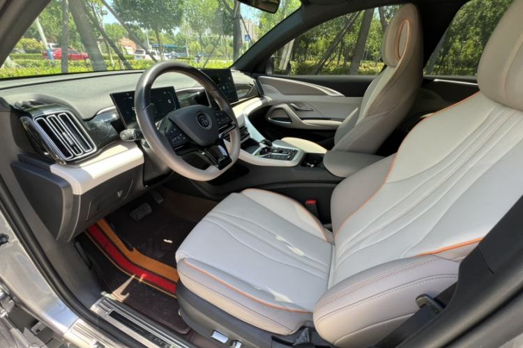 Used BYD Song Pro New Energy 2024 HONOR Edition DM-i 71KM Navigation Model Interior 3