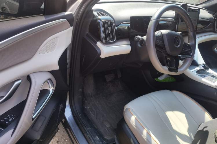 Used BYD Song Pro New Energy 2024 HONOR Edition DM-i 71KM Navigation Model Interior 3