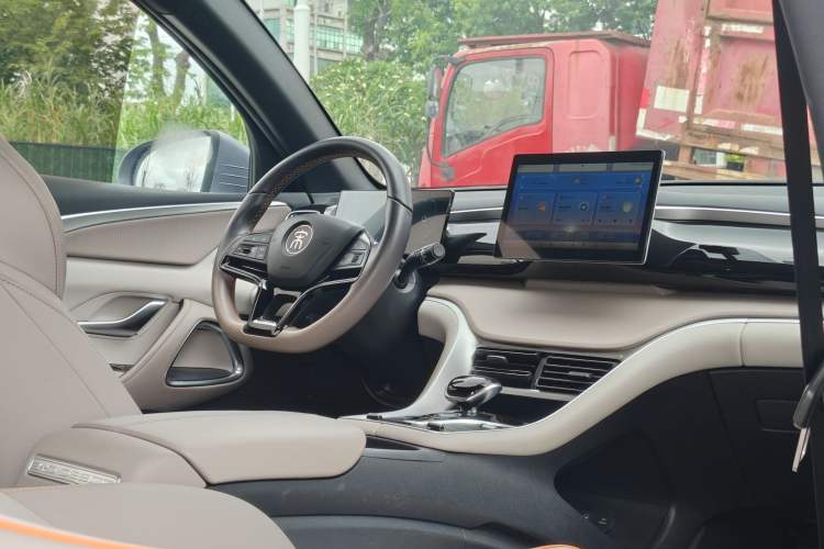 Used BYD Song Pro New Energy 2024 HONOR Edition DM-i 71KM Navigation Model Interior 3