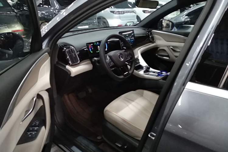 Used BYD Song Pro New Energy 2024 HONOR Edition DM-i 71KM Navigation Model Left Front Seat
