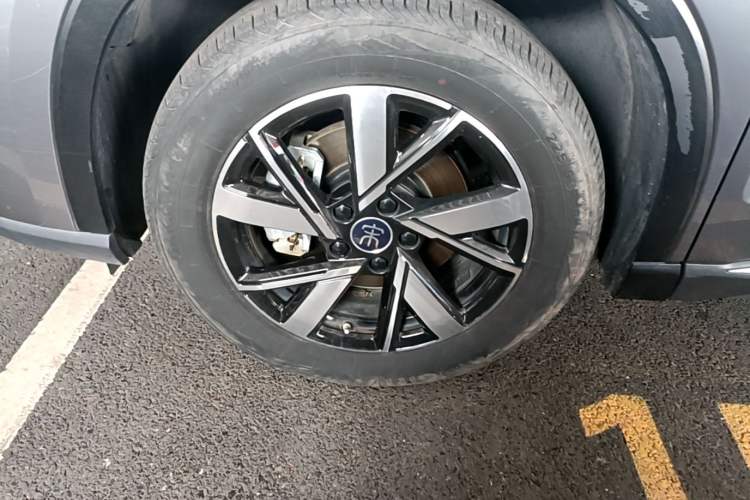 Used BYD Song Pro New Energy 2024 HONOR Edition DM-i 110KM Beyond Model Left Front Wheel Hub
