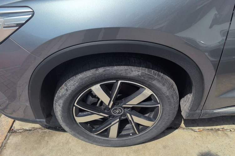 Used BYD Song Pro New Energy 2024 HONOR Edition DM-i 71KM Leading Model Left Front Wheel Hub