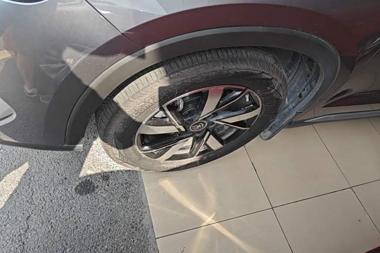 Used BYD Song Pro New Energy 2024 HONOR Edition DM-i 71KM Navigation Model Left Front Wheel Hub