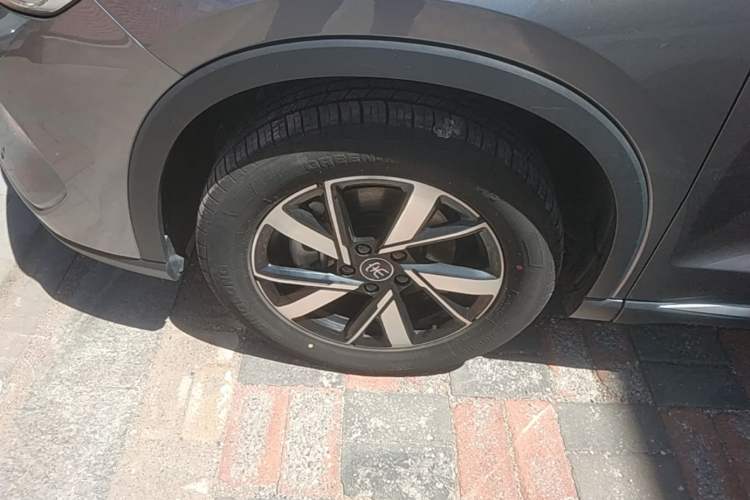 Used BYD Song Pro New Energy 2024 HONOR Edition DM-i 71KM Navigation Model Left Front Wheel Hub