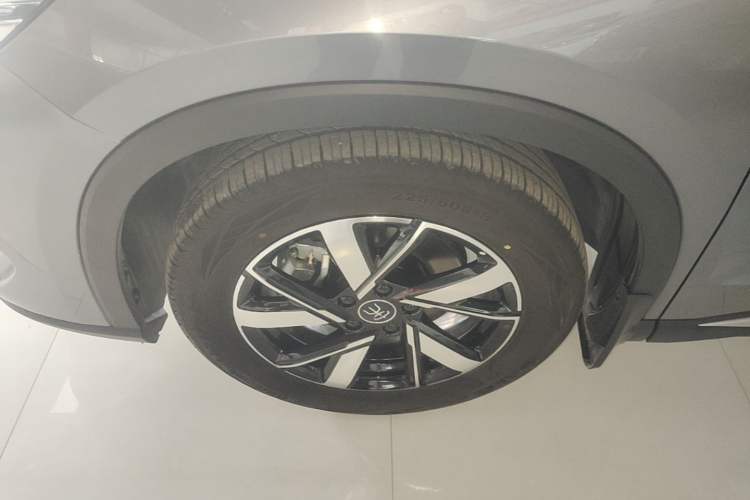Used BYD Song Pro New Energy 2024 HONOR Edition DM-i 71KM Navigation Model Left Front Wheel Hub
