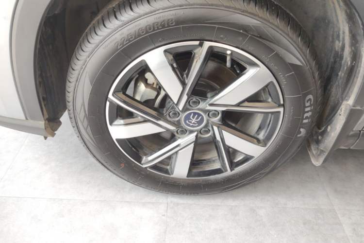 Used BYD Song Pro New Energy 2024 HONOR Edition DM-i 71KM Navigation Model Left Front Wheel Hub