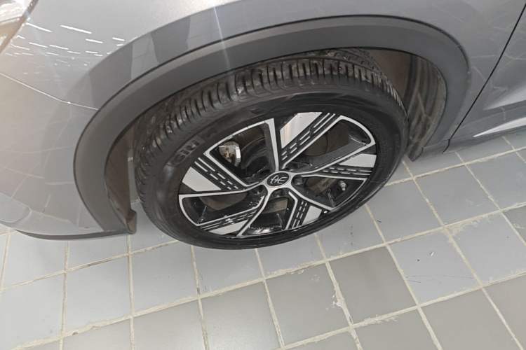 Used BYD Song Pro New Energy 2024 HONOR Edition DM-i 110KM Excellence Model Left Front Wheel Hub