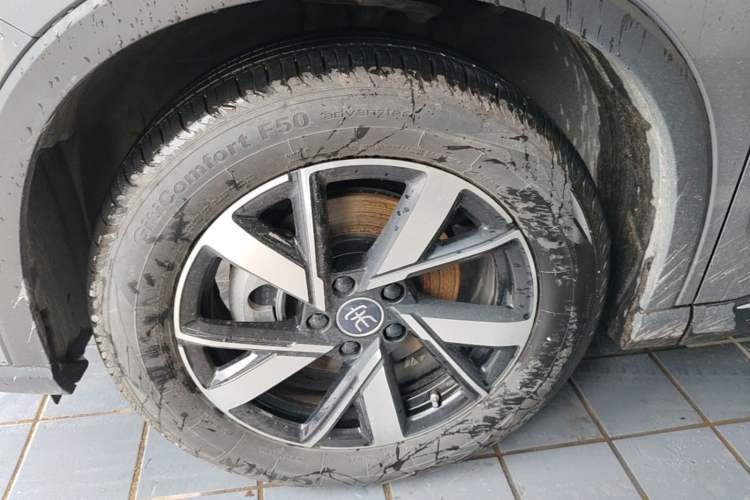 Used BYD Song Pro New Energy 2024 HONOR Edition DM-i 110KM Beyond Model Left Front Wheel Hub