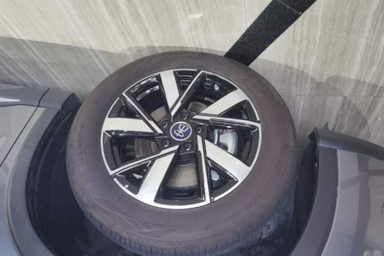 Used BYD Song Pro New Energy 2024 HONOR Edition DM-i 71KM Navigation Model Left Front Wheel Hub