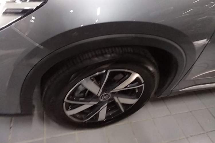 Used BYD Song Pro New Energy 2024 HONOR Edition DM-i 71KM Navigation Model Left Front Wheel Hub