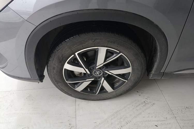 Used BYD Song Pro New Energy 2024 HONOR Edition DM-i 71KM Navigation Model Left Front Wheel Hub