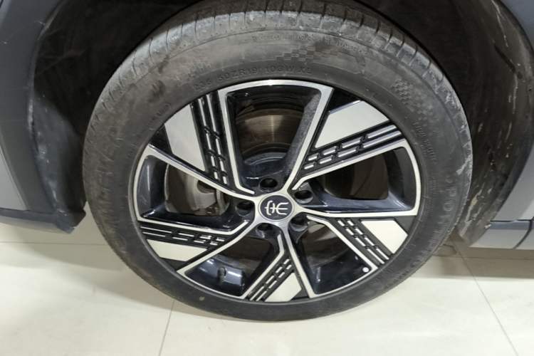 Used BYD Song Pro New Energy 2024 HONOR Edition DM-i 110KM Excellence Model Left Front Wheel Hub
