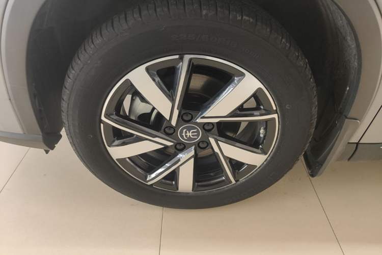 Used BYD Song Pro New Energy 2024 HONOR Edition DM-i 71KM Navigation Model Left Front Wheel Hub