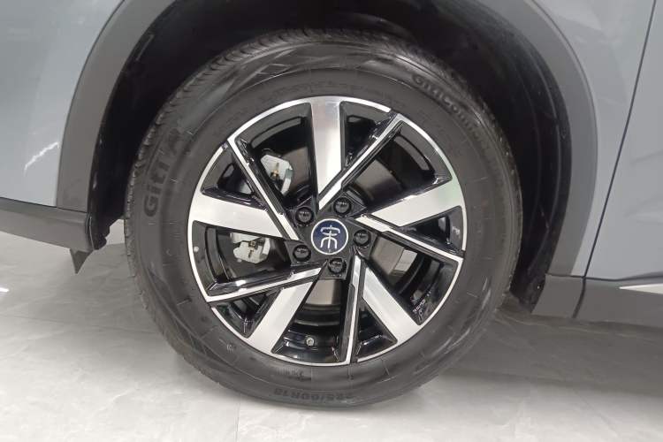 Used BYD Song Pro New Energy 2024 HONOR Edition DM-i 71KM Navigation Model Left Front Wheel Hub