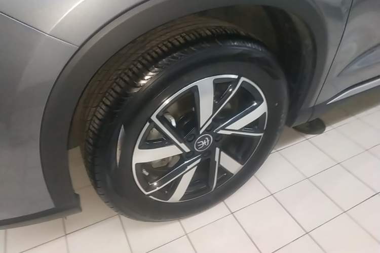 Used BYD Song Pro New Energy 2024 HONOR Edition DM-i 71KM Navigation Model Left Front Wheel Hub