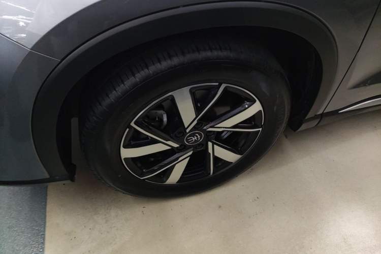 Used BYD Song Pro New Energy 2024 HONOR Edition DM-i 71KM Navigation Model Left Front Wheel Hub