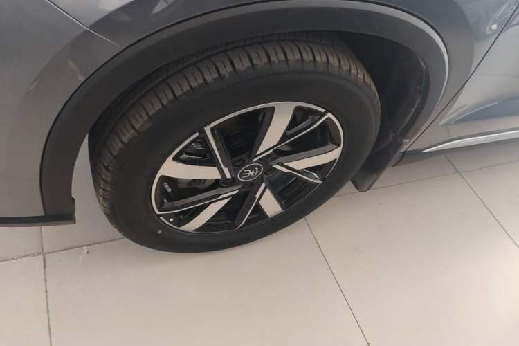 Used BYD Song Pro New Energy 2024 HONOR Edition DM-i 71KM Navigation Model Left Front Wheel Hub