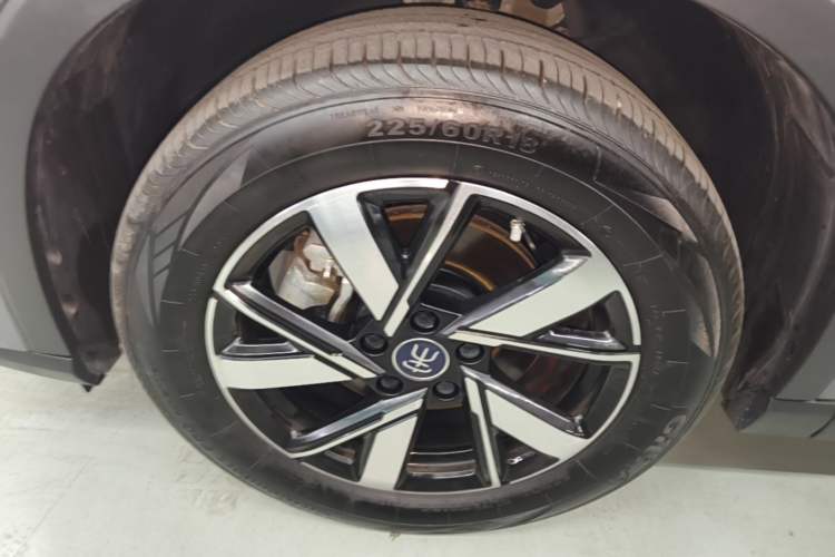 Used BYD Song Pro New Energy 2024 HONOR Edition DM-i 71KM Navigation Model Left Front Wheel Hub