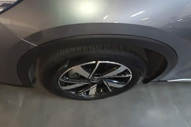 Used BYD Song Pro New Energy 2024 HONOR Edition DM-i 71KM Navigation Model Left Front Wheel Hub