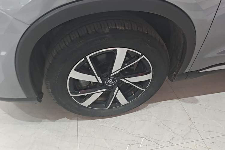 Used BYD Song Pro New Energy 2024 HONOR Edition DM-i 71KM Navigation Model Left Front Wheel Hub
