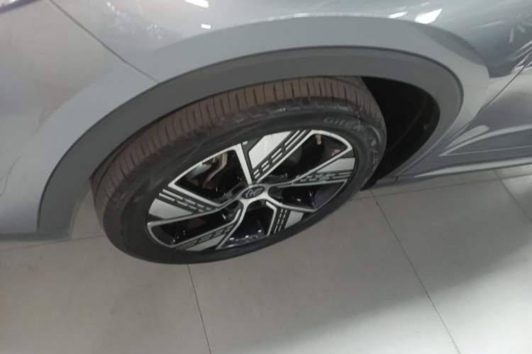 Used BYD Song Pro New Energy 2024 HONOR Edition DM-i 110KM Excellence Model Left Front Wheel Hub