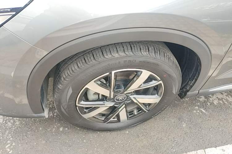 Used BYD Song Pro New Energy 2024 HONOR Edition DM-i 110KM Beyond Model Left Front Wheel Hub