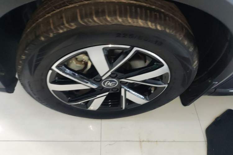 Used BYD Song Pro New Energy 2024 HONOR Edition DM-i 71KM Leading Model Left Front Wheel Hub