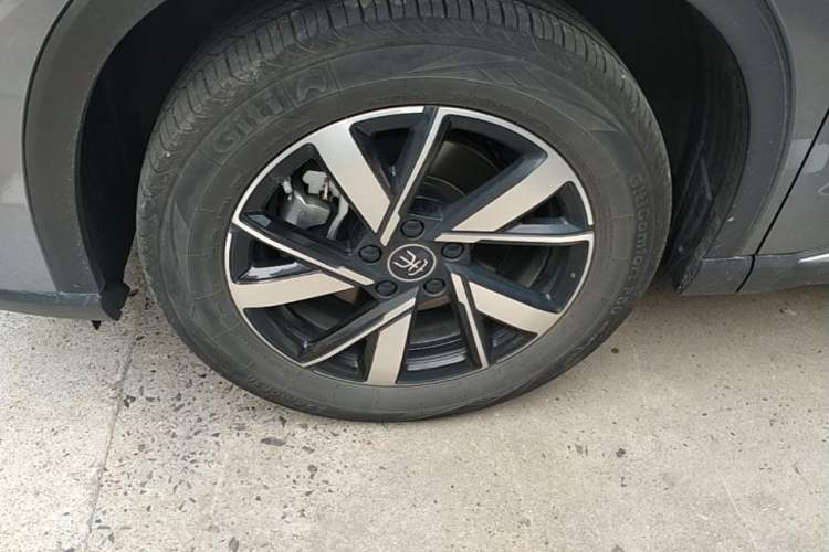 Used BYD Song Pro New Energy 2024 HONOR Edition DM-i 71KM Leading Model Left Front Wheel Hub