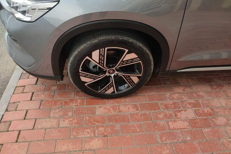 Used BYD Song Pro New Energy 2024 HONOR Edition DM-i 110KM Excellence Model Left Front Wheel Hub