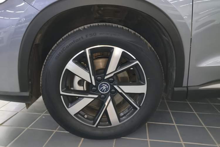 Used BYD Song Pro New Energy 2024 HONOR Edition DM-i 71KM Navigation Model Left Front Wheel Hub