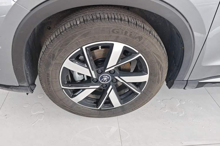 Used BYD Song Pro New Energy 2024 HONOR Edition DM-i 110KM Beyond Model Left Front Wheel Hub