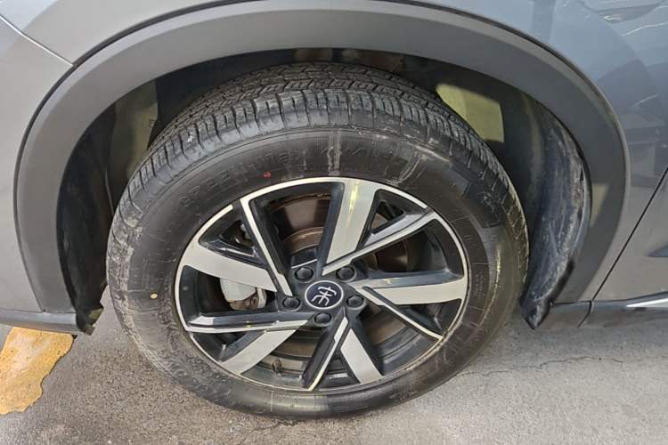 Used BYD Song Pro New Energy 2024 HONOR Edition DM-i 71KM Navigation Model Left Front Wheel Hub