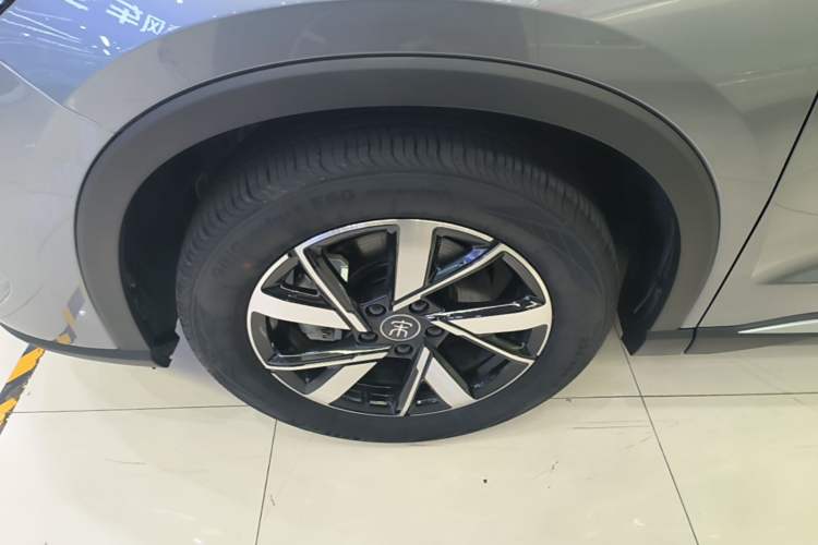 Used BYD Song Pro New Energy 2024 HONOR Edition DM-i 71KM Navigation Model Left Front Wheel Hub