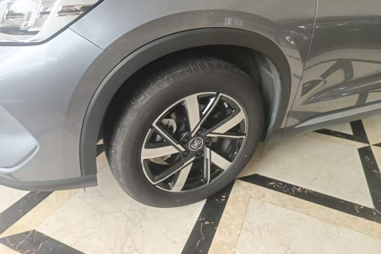 Used BYD Song Pro New Energy 2024 HONOR Edition DM-i 110KM Beyond Model Left Front Wheel Hub