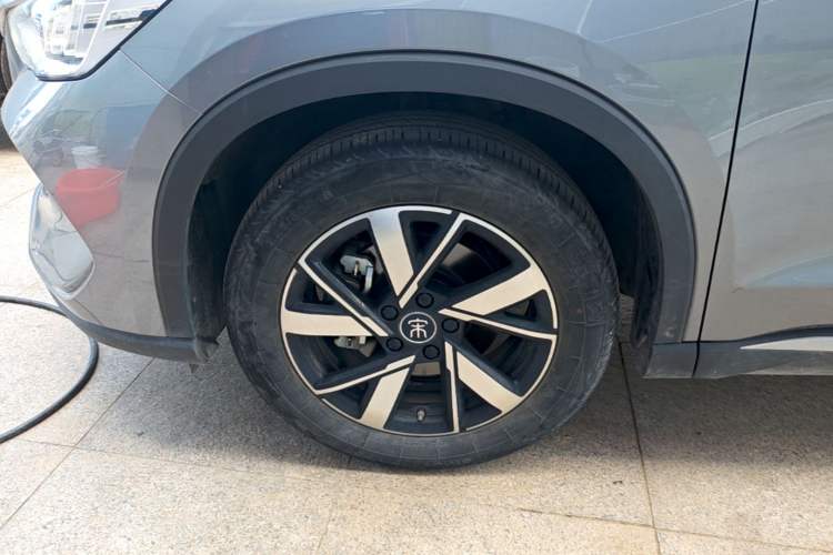 Used BYD Song Pro New Energy 2024 HONOR Edition DM-i 110KM Beyond Model Left Front Wheel Hub