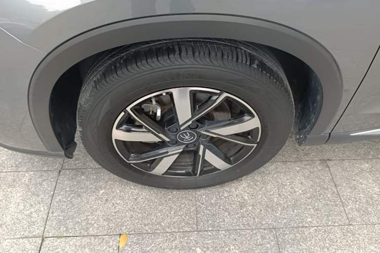 Used BYD Song Pro New Energy 2024 HONOR Edition DM-i 71KM Navigation Model Left Front Wheel Hub