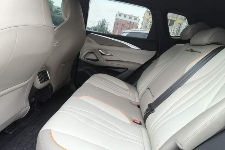 Used BYD Song Pro New Energy 2024 HONOR Edition DM-i 71KM Navigation Model Left Rear Seat