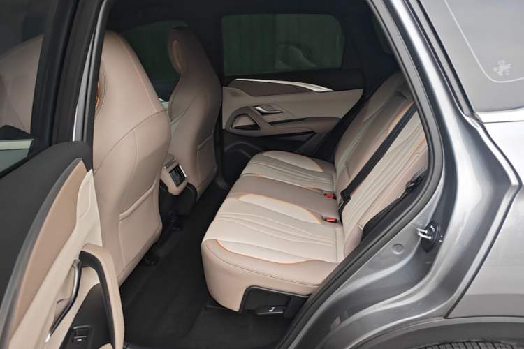 Used BYD Song Pro New Energy 2024 HONOR Edition DM-i 71KM Navigation Model Left Rear Seat