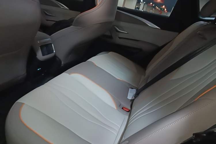 Used BYD Song Pro New Energy 2024 HONOR Edition DM-i 71KM Navigation Model Left Rear Seat