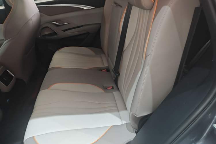 Used BYD Song Pro New Energy 2024 HONOR Edition DM-i 71KM Navigation Model Left Rear Seat