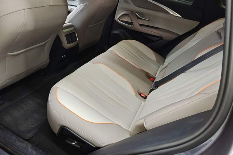 Used BYD Song Pro New Energy 2024 HONOR Edition DM-i 71KM Navigation Model Left Rear Seat