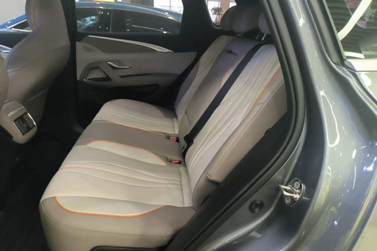 Used BYD Song Pro New Energy 2024 HONOR Edition DM-i 71KM Navigation Model Left Rear Seat