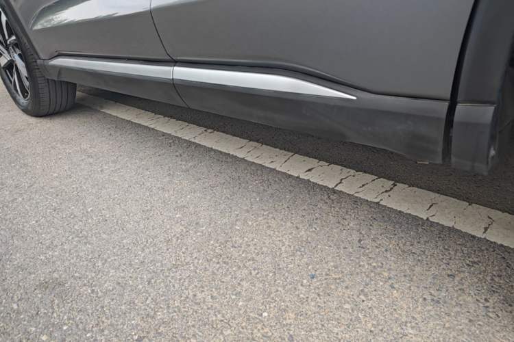 Used BYD Song Pro New Energy 2024 HONOR Edition DM-i 71KM Navigation Model Left Side Sill