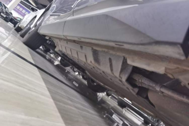 Used BYD Song Pro New Energy 2024 HONOR Edition DM-i 71KM Navigation Model Left Side Sill