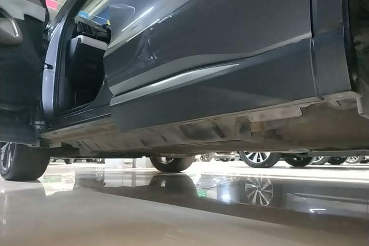 Used BYD Song Pro New Energy 2024 HONOR Edition DM-i 110KM Excellence Model Left Side Sill
