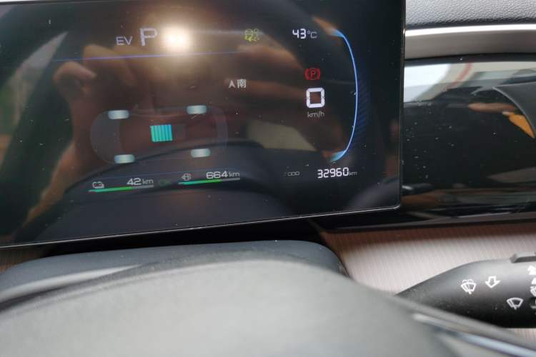 Used BYD Song Pro New Energy 2024 HONOR Edition DM-i 71KM Navigation Model Odometer Close Up