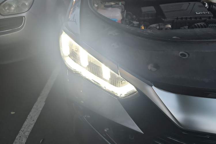 Used BYD Song Pro New Energy 2024 HONOR Edition DM-i 110KM Excellence Model Right Front Headlight