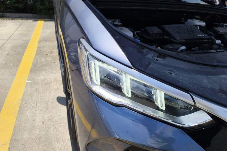 Used BYD Song Pro New Energy 2024 HONOR Edition DM-i 110KM Excellence Model Right Front Headlight